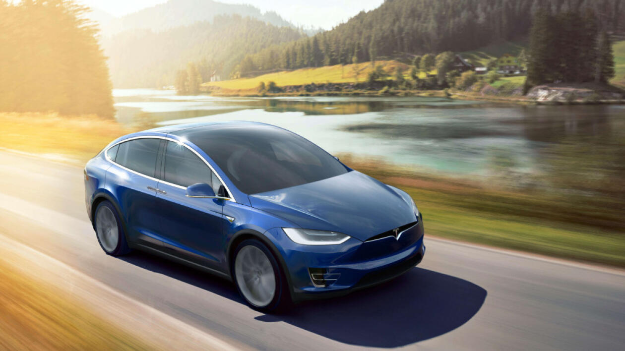 Przyszłość motoryzacji? Tesla i Google prezentują swoje samochody